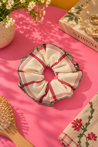 Phuta scrunchie
